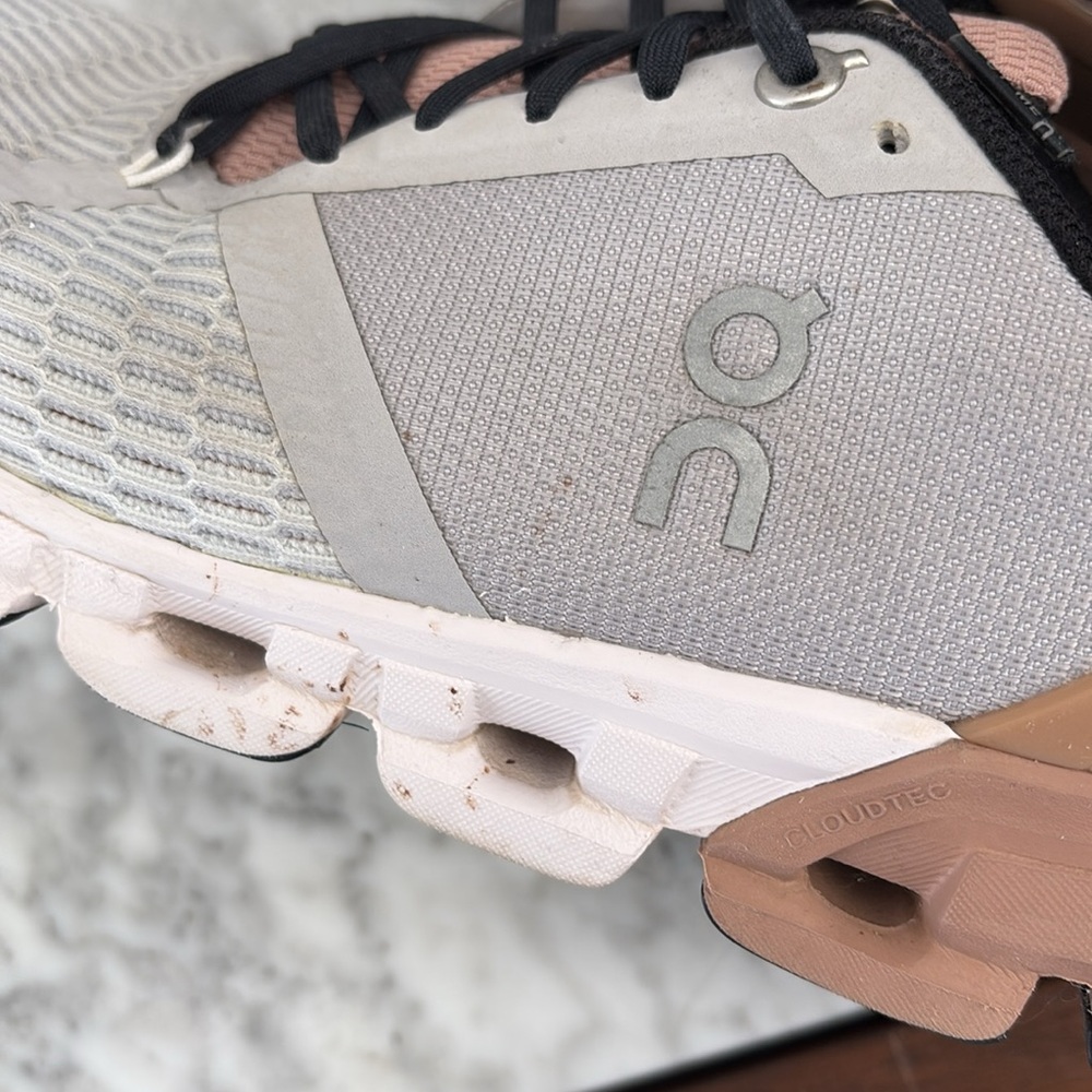 ON Women's Cloudflyer Running Shoes - Picture 6 of 11